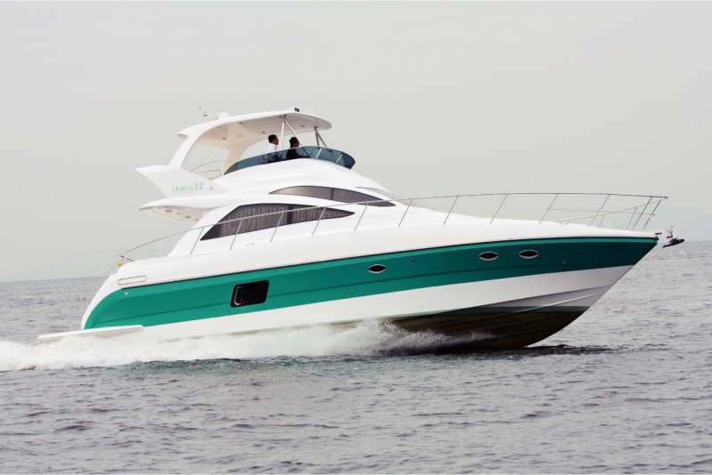 リベロ 52 SPORTS SEDAN VOLVO PENTA IPS-600 搭載艇