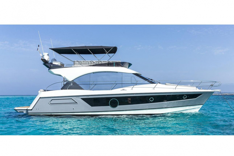 ベネトウ MonteCarlo52 シンガポールにある中古艇！