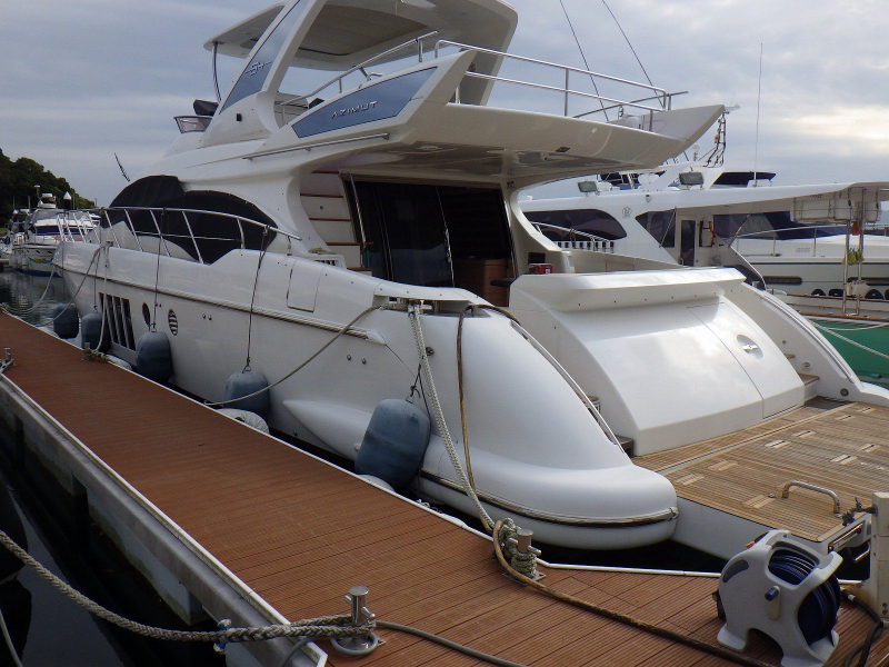 アジムット 64 Flybridge 