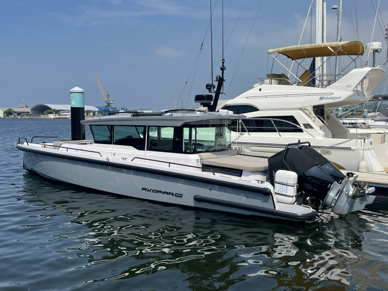 AXOPAR 37 XC 在台湾、フルオプション艇