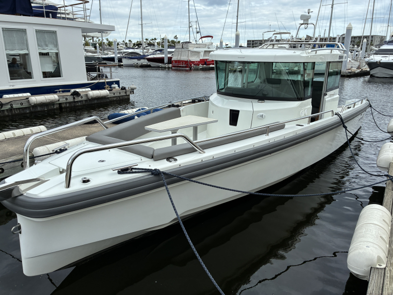 AXOPAR 28 Cabin