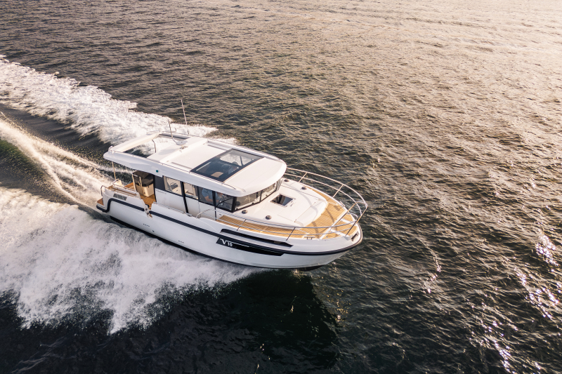 Viknes V10 未登録新艇（35ft/10.6m）