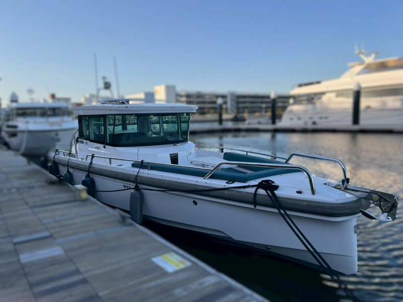 AXOPAR 28 Cabin 即納中古艇(32ft/9.68m)