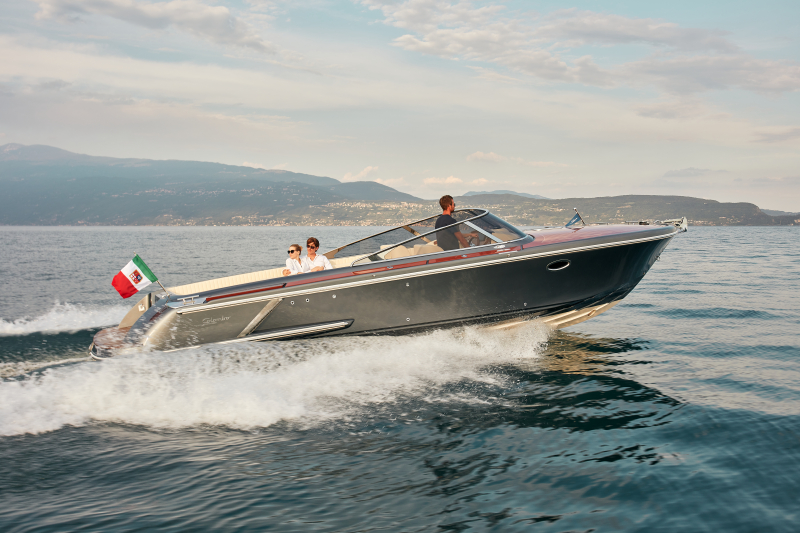 Colombo 33 Sogno Colombo 33 Sogno｜淡水のみで使用・低時間のクラシック・デイクルーザー