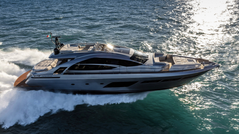 パーシング 8X 2021年式 PERSHING 8X｜エンジン約320時間｜イタリア在艇