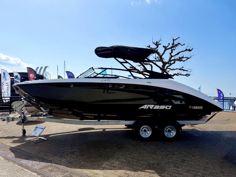 ヤマハ AR250 【新入荷！2026年モデル】AR250 NEW1.9LのHOエンジンを2基搭載！
