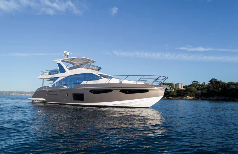 アジムット 60 Flybridge 