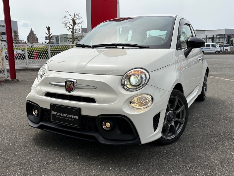 アバルト 595 ベースグレード　左ハンドル　5MT　ディーラー車　タイヤ4本新品　ファブリックスポーツシート　レザーステアリング　社外ナビTV　HIDヘッドライト　前後フォグランプ　LEDデイタイムライト　純正16AW　ABARTH認定中古車保証ご加入可能