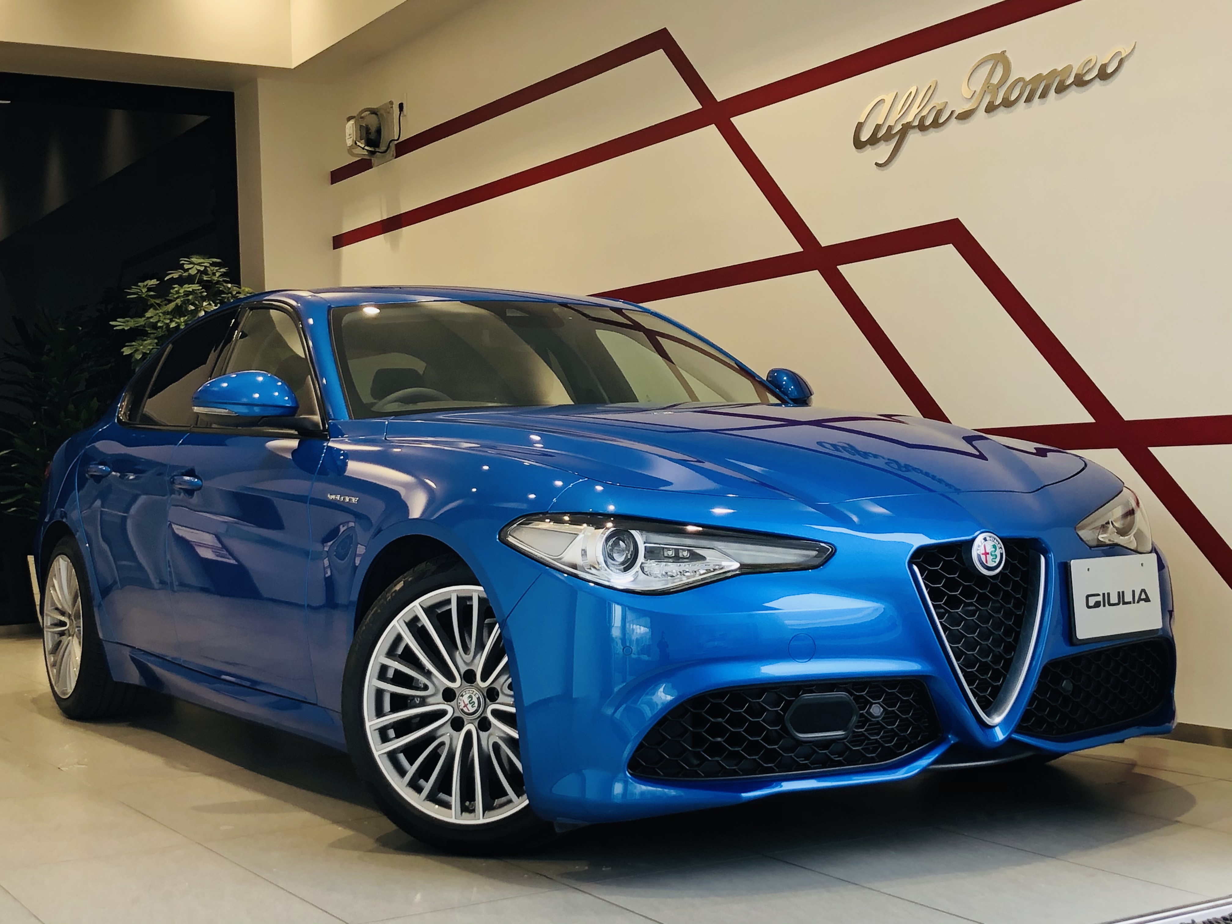 アルファロメオ ジュリア 2 0turbo ヴェローチェ 中古車情報 中古車検索サイト バーチャルカーショップ