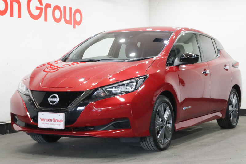 日産 リーフ アーバンクロム　特別保証継承付　メモリーナビ　フルセグ　全周囲カメラ　インテリジェントルームミラー　レーダークルコン　クリアランスソナー　レーンアシスト　衝突被害軽減　ステアヒーター　LED　オートライト　17AW