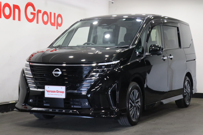 日産 セレナ e-POWER　ハイウェイスターV　新車保証継承付　ワンオーナー　禁煙車　後席モニター　スマートリアビューミラー　フロントプロテクター　全周囲カメラ　メモリーナビ　フルセグ　ETC　フロアカーペットフローリングセット　16AW