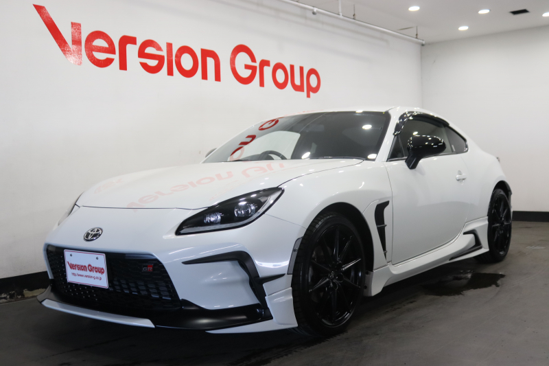 トヨタ GR86 RZ　新車保証継承付　ワンオーナー　TRDフルエアロ　GRマフラー　9inメモリ―ナビ　フルセグ　バックカメラ　セーフティセンス　ハーフレザーシート　シートヒーター　LEDライト　オートライト　18AW