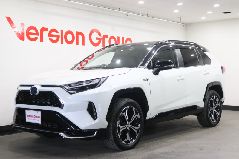 トヨタ RAV4 PHV　ブラックトーン　新車保証継承付　アティチュードブラックM／ホワイトパールクリスタルシャイン2トーン　PHEV専用グリル　専用アルミホイール　全席シートヒーター　ワイヤレス充電　デジタルインナーミラー　全周囲カメラ