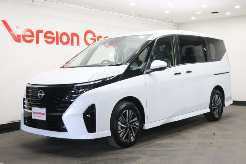 日産 セレナ e-POWER　ハイウェイスターV　新車保証継承付　11in後席モニター　12．3inメモリーナビ　フルセグ　全周囲カメラ　インテリジェントルームミラー　プロパイロット　ワイヤレス充電　HDMI　8人乗り　両側電動スライドドア　16AW