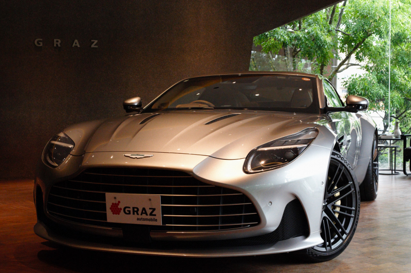 アストンマーティン DB12 エクステリアパック　ウッドインテリア　B&W　ワンオーナー
