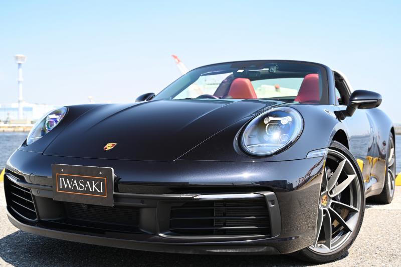 ポルシェ 911(Type992) 超絶大人気モデル ポルシェ911タルガ4正規ディーラー車右ハンドル禁煙車屋根保管雨天未使用車メーカー保証付低走行0.9万Km新車同様超極上車赤幌＆ツートンレザー黒赤本革F20R21クラシックアルミスポーツエキゾーストスポーツクロノ純正ナビBluetoothオーディオF&Bカメラ等豪華装備多数必見！！