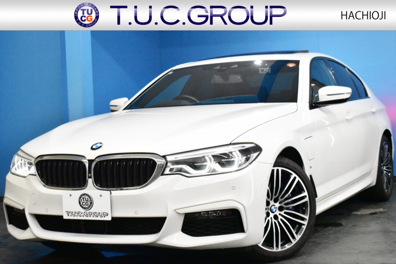 BMW 5シリーズ 530e Mｽﾎﾟｰﾂ iﾊﾟﾌｫｰﾏﾝｽ PHEV ｻﾝﾙｰﾌ ｾﾚｸﾄ&ｲﾉﾍﾞｰｼｮﾝ&ﾊｲﾗｲﾝ&ｱﾄﾞﾊﾞﾝｽP 全面液晶ﾒｰﾀｰ 19AW 全席ﾋｰﾀｰ付黒革 ﾊｰﾏﾝｶｰﾄﾞﾝ 4ｿﾞｰﾝAC LEDﾍｯﾄﾞﾗｲﾄ ACC HUD LCW ﾀｯﾁﾊﾟﾈﾙﾅﾋﾞ全周囲ｶﾒﾗ ﾌﾙｾｸﾞﾜｲﾔﾚｽ充電 電動ﾄﾗﾝｸ 2年保証
