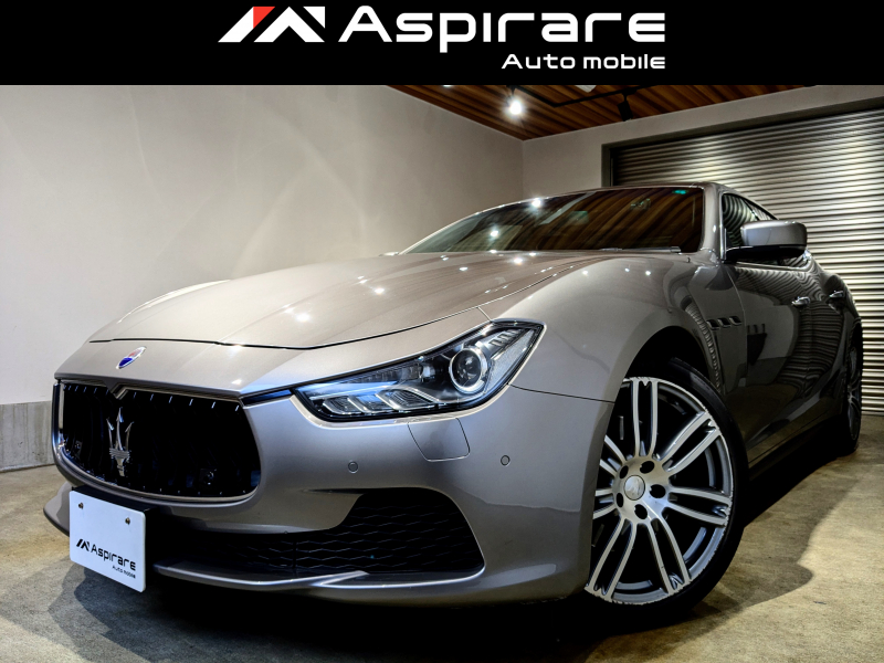 マセラティ ギブリ 3．0　V6　スカイフックサスペンション　ウラーノ20インチアルミホイール　ブラウンレザーシート　サンルーフ　シートヒーター　カーナビ　リアカメラ　