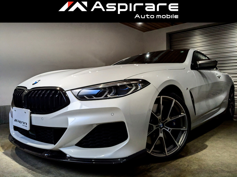 BMW 8シリーズ M850i xDrive　coupe　エクステンドレッド×ブラックメリノレザー　受注生産Mカーボンファイバールーフ　カーボンリップスポイラー　HUD　20インチアルミホイール　ハーマンカードンサウンド
