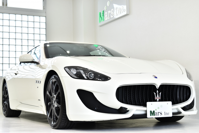 マセラティ グランツーリズモ スポーツ MCオートシフト 正規ディーラー車  インテリアカーボンPKG カーボンステアリング 20インチアストロデザインAW アルカンターラヘッドライナー バックカメラ 右ハンドル