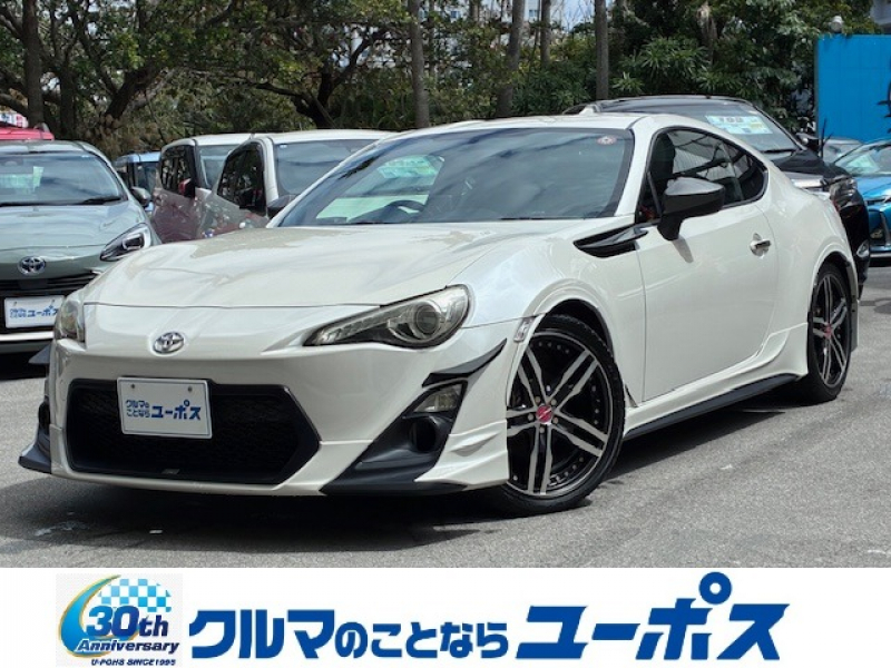 トヨタ 86 G　TRDエアロパーツ　6速MT　LEDテールランプ　ROSSOMODLLOマフラー　Carrozzeriaナビ