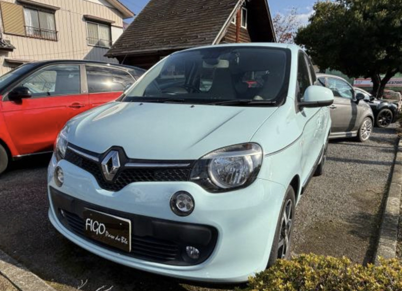 ルノー トゥインゴ インテンス　キーレス　ターボチャージャー　横滑り防止装置　アイドリングストップ　ETC　前後2カメラドライブレコーダー　15インチアルミ　フロントフォグランプ　ミュージックプレイヤー接続可　障害物センサー