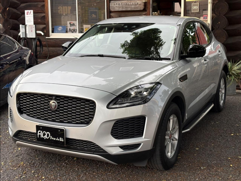ジャガー E-PACE ベースグレード　D180　AWD　180PS　D180　AWD　インジニウムディーゼルターボ　アダプティブクルーズ　電動パーキング　電動テールゲート　純正OPランニングボード　ETC　取説　記録簿　スペアキー　リヤウィンドフィルム