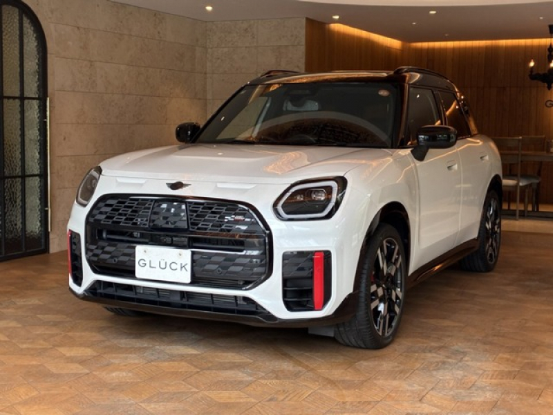 MINI(ミニ) ミニ カントリーマン　ジョン クーパー ワークス ALL4 DCT 4WD　ACC　全周囲カメラ　ナビ　JCWトリム　シート＆ステアリングヒーター　ETC　前後PDC　踏み間違い防止機能　後退アシスト　harman/kardon (ナノク・ホワイト/ブラックルーフ)