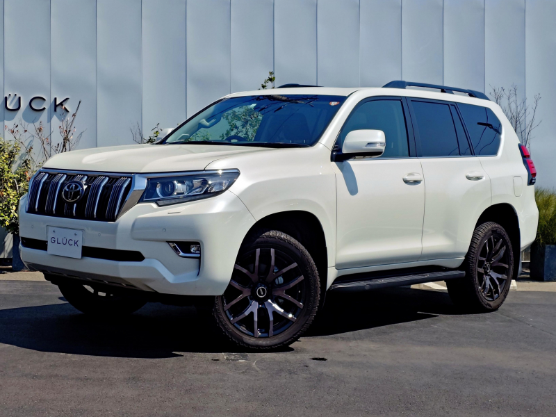 トヨタ ランドクルーザープラド 2.8DT TX Lパッケージ 4WD　7人乗　サンルーフ レイズ20インチAW ACC 7シート LDA BSM 360°カメラ プリクラッシュ リアクロストラフィック LEDライト 黒革 シートクーラー＆ヒーター 電動サードシート ガラスハッチ TCナビゲーション