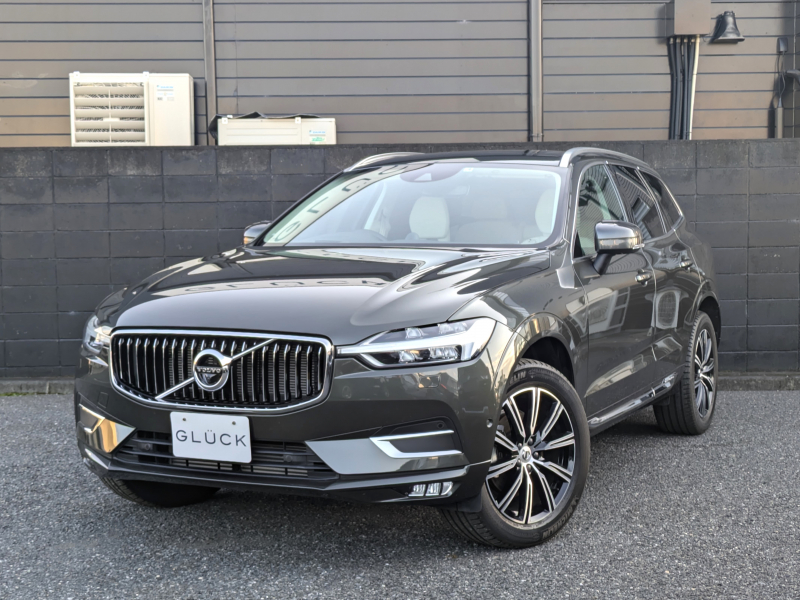 ボルボ XC60 T-5 インスクリプション　パノラマサンルーフ　ホワイトレザーシート　