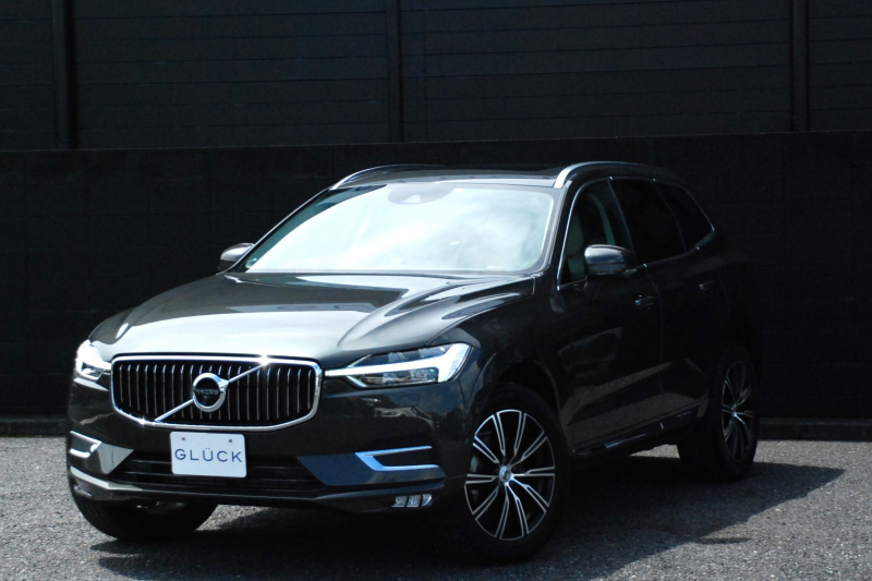 ボルボ XC60 T-5 インスクリプション　パノラマサンルーフ　ホワイトレザーシート　