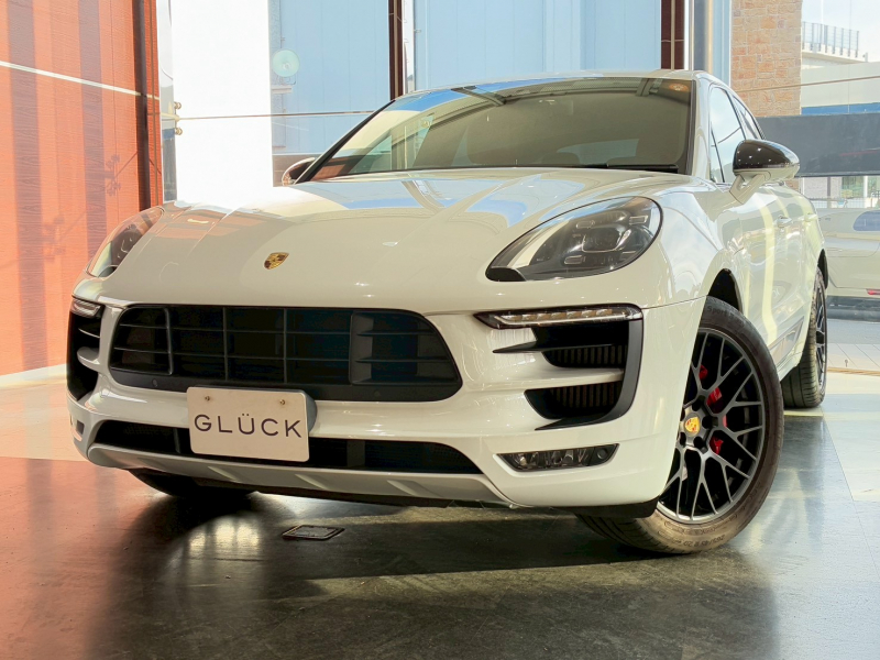 ポルシェ マカン GTS PDK 4WD スポエグ　赤革インテリア　20インチブラックAW　8WAYパワーシート　シートヒーター　赤キャリパー　カラークレストキャップ