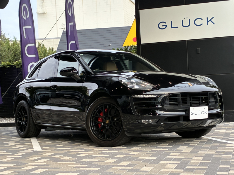 ポルシェ マカン GTS PDK 4WD　スポーツクロノPKG コンフォートライトPKG パワーステアリング・プラス シートヒーター LEDヘッドライト(PDLS＋) スポーツエグゾースト ブラッシュアルミパネル 専用サイドブレード メモリーシート 3ゾーンエアコン
