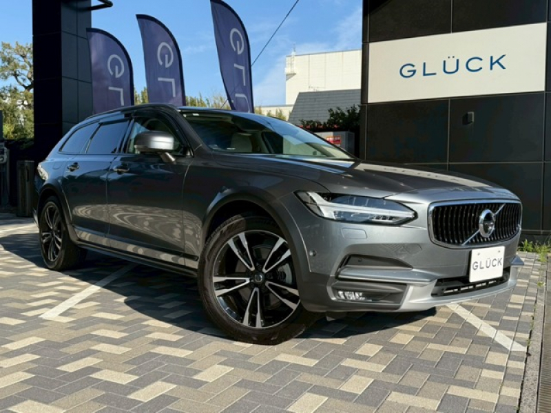 ボルボ V90 クロスカントリー　D4 AWDプロ ディーゼルT4WD ワンオーナー 禁煙車 harman/kardon パノラマサンルーフ 　純正ナビ Bluetooth接続 360°ビューカメラ パワーテールゲート ルーフレール  ヒーター＆ベンチレーション付き電動シート　ステアリングヒーター ETC