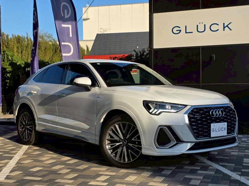 アウディ Q3 アウディ Q3 スポーツバック 35 TDI クワトロ Sライン　1オーナー/禁煙車/アンビエントライト/19インチAW/盗難防止システム/アダプティブクルーズアシスト/ブレーキアシスト/パドルシフト/360°モニター/電動ゲート バーチャルコックピット MMIナビゲーション