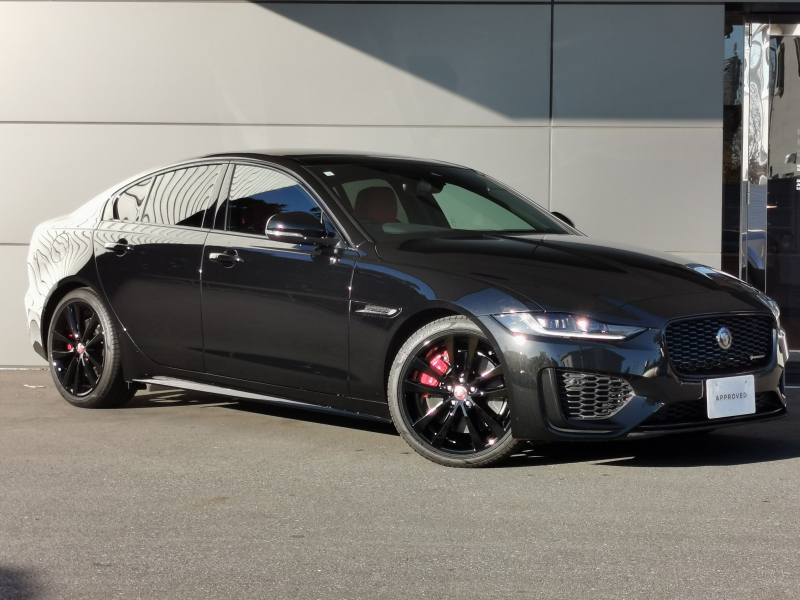 ジャガー XE Rダイナミック ブラック2.0L P250 1オーナー サンルーフ ブラックパック 19インチスタイル5031ホイール LEDヘッドライト アニメーションウインカー コーナーセンサー  アップルカープレイ アンドロイドオート 空気清浄機 Bluetooth