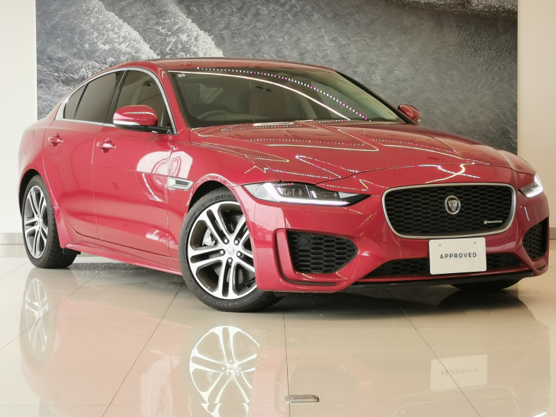 ジャガー XE R-Dynamic SE 2.0L P250 マトリックスLEDヘッドライト パワーテールゲート ヘッドアップディスプレイ タッチプロデュオ クリアサイトインテリアリアビューミラー ワイヤレスデバイスチャージング フロントシートヒーター ステアリングホイールヒーター 12Wayフロントパワーシート