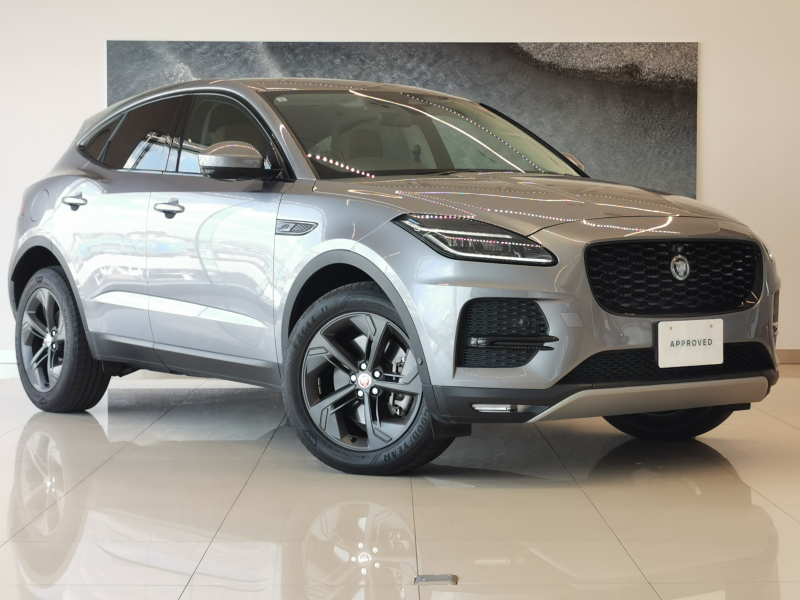 ジャガー E-PACE S2.0L P200 固定式パノラミックルーフ 19インチスタイル5119 5スポーク(サテンダークグレイ) フロントシート12ウェイ電動シート(ヒーター 運転席メモリー) インタラクティブドライバーディスプレイ ブラックエクステリアパック 禁煙車 パワーテールゲート プライバシーガラス