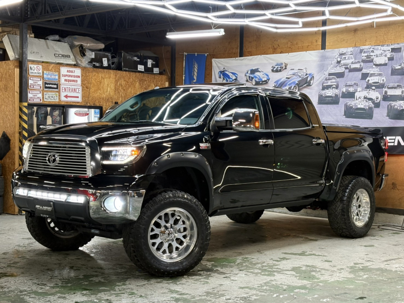 トヨタ(US) タンドラ 新並　プラチナム　4WD　PROCOMP4インチ　FUEL20　本革　サンルーフ　JBL　ナビ　LEERトノ　AMPパワーランニングボード