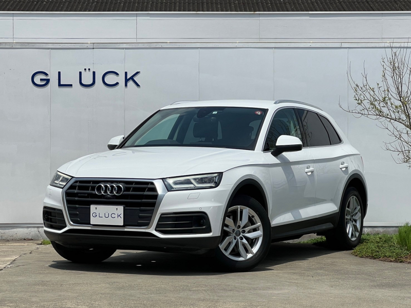 アウディ Q5 2.0TFSIquattro　ラグジュアリーPKG 4WD　アシスタンスPKG 2メモリパワーシート　パークアシスト　パワーバックドア　シートヒーター　Wエアコン　スマートキー　LEDヘッドライト　Bluetooth　バックカメラ　追従クルーズ　ヒルディセントコントロール