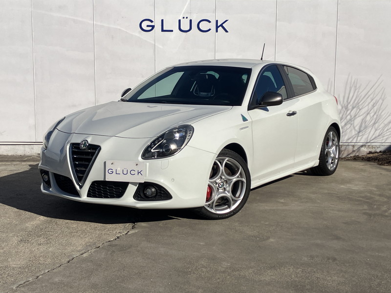 アルファロメオ ジュリエッタ 専用半革シート 18インチAW D.N.A フルセグ ナビ ブレンボキャリパー パドルシフト シートヒーター キセノン ETC F/Rフォグランプ パーキングソナー アルミペダル 専用ミラーカバー