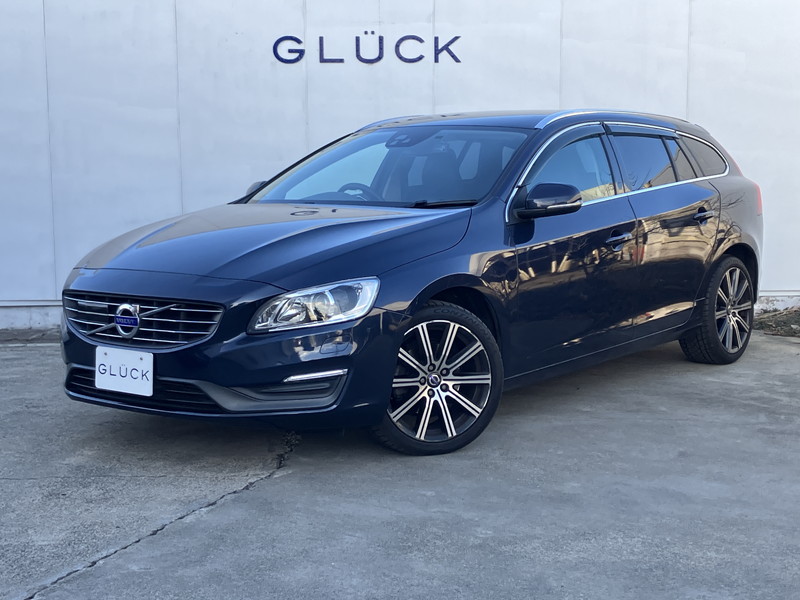 ボルボ V60 V60 　T5　SE　T5 SE　8速AT(アイシン)ナビ　バックカメラ　アダプティブクルーズコントロール　スマートキー　パドルシフト　本革シート　シートヒーター　純正18インチホイール　ETC　ドラレコ　禁煙車 （ホワイトパール）