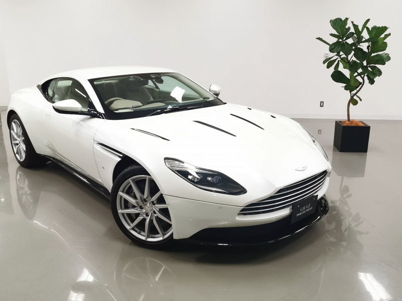 アストンマーティン DB11 5.2L V12 RHD