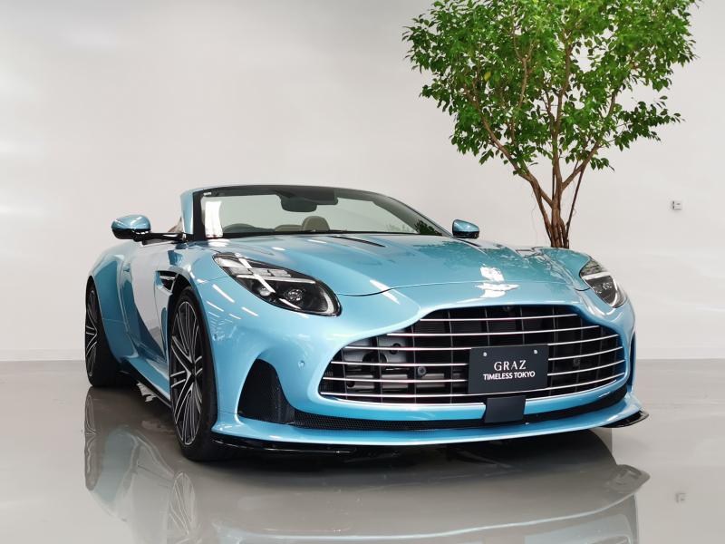 アストンマーティン DB12 Volante  Q Special Paint｢カリビアンブルーパール2｣ インスパイアコンフォート・ライトデュオトーン Bowers&Wilkins ダークウォールナットトリムインレー カーボンセラミックブレーキ