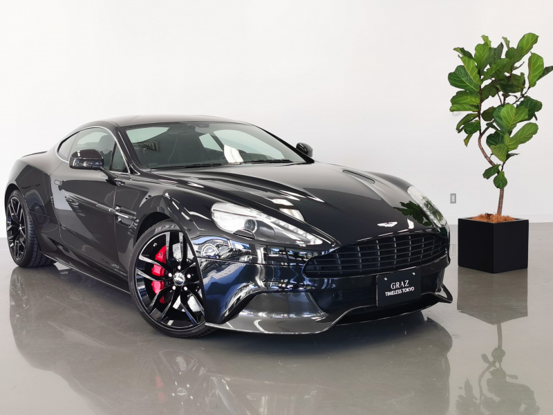 アストンマーティン ヴァンキッシュ 6.0L V12 LHD 2015MY ワンオーナー　20inch20スポークグロスブラックホイール　ドアハンドル・ミラーキャップ・ルーフ・ギアパドル・サイドギルカーボンファイバー　2+2シートアレンジ　One77ステアリングホイール　Bang&Olufsen