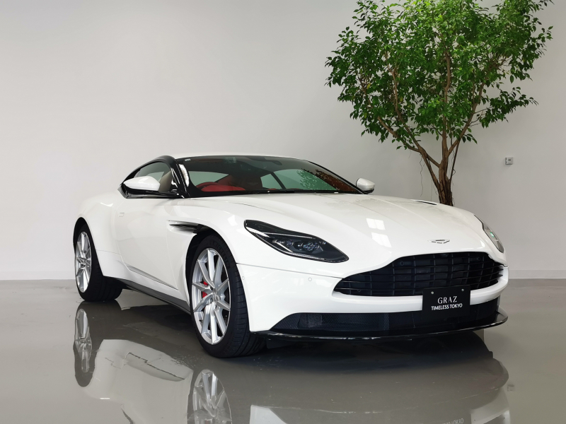 アストンマーティン DB11 4.0L V8 RHD 2019MY　10スポークディレクショナルシルバーホイール　エクステリアパック　インテリアジュエリーパック(サテンダーククローム)　コンテンポラリーパック　シートベンチレーション　レッドブレーキキャリパー　認定中古車保証