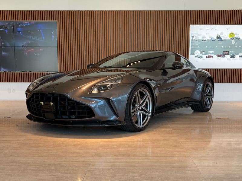 アストンマーティン ヴァンテージ 4.0L V8 RHD 2025MY  ワンオーナー  OP総額1,000万円超 Bowers&Wilkins カーボンセラミックブレーキ  2x2ツインカーボンファイバーローワー 2x2ツインカーボンファイバーアッパー 2x2ツインカーボンファイバールーフ  認定中古車保証