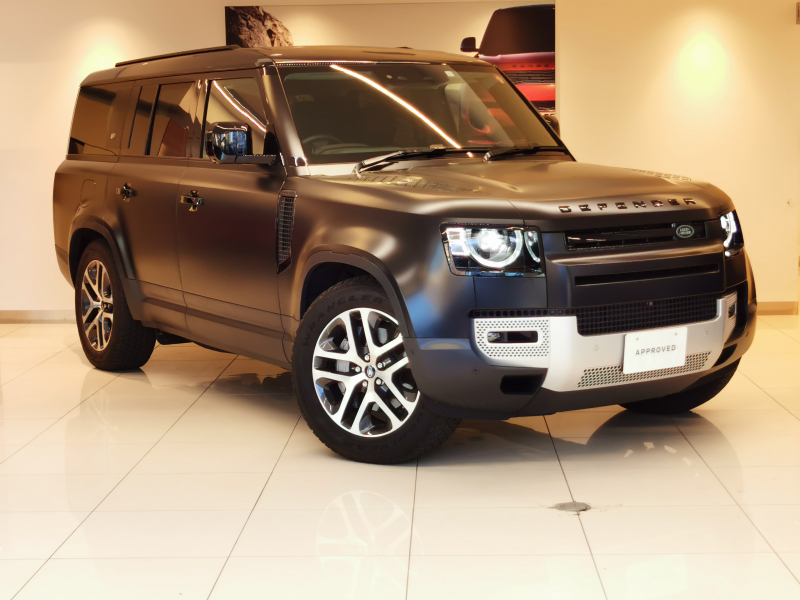 ランドローバー ディフェンダー 130 イースナーエディション 3.0L D300 AWD 1オーナー 黒革シート サンルーフ フロントシートヒーター 電子制御エアサスペンション サテンプロテクションフィルム ヘッドアップディスプレイ スペアホイールカバー プレミアムLEDヘッドライト 20インチアルミホイール