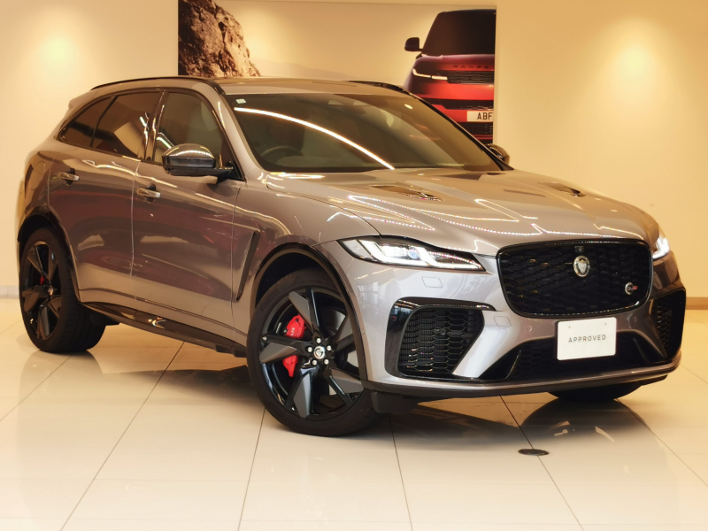 ジャガー F-PACE SVR 5.0L P550 AWD 1オーナー 白革シート サンルーフ フロントシートヒーター＆クーラー、リアシートヒーター MERIDIAN™サウンド SVR専用22インチアルミホイール コールドクライメートパック ワイヤレスデバイスチャージング インタラクティブドライバーディスプレイ