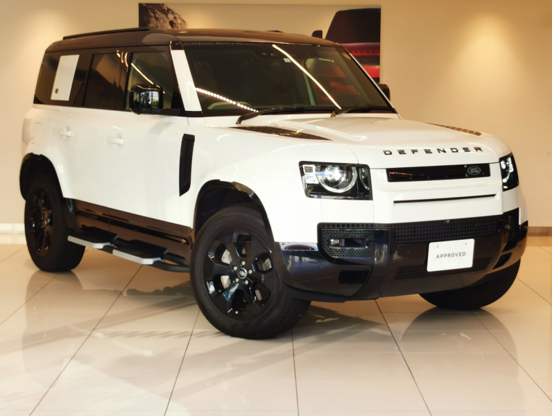 ランドローバー ディフェンダー 110 XダイナミックSE 3.0L D300 AWD 1オーナー エイコーン/ルナシート サンルーフ 電子制御エアサスペンション フィックスドサイドステップ インタラクティブドライバーディスプレイ ブラックエクステリアパック MERIDIANサウンド
